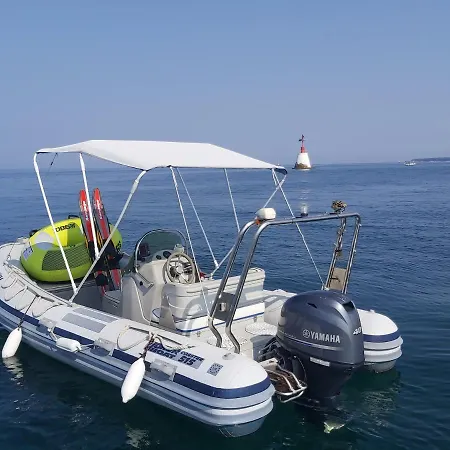 Holiday Old Barn 펜션 우마그