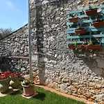 Old Barn بيت للعطل *