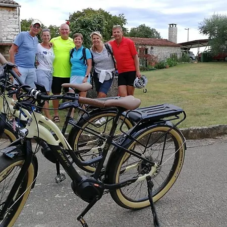 Old Barn 別荘 ウマグ