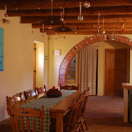 Old Barn بيت للعطل